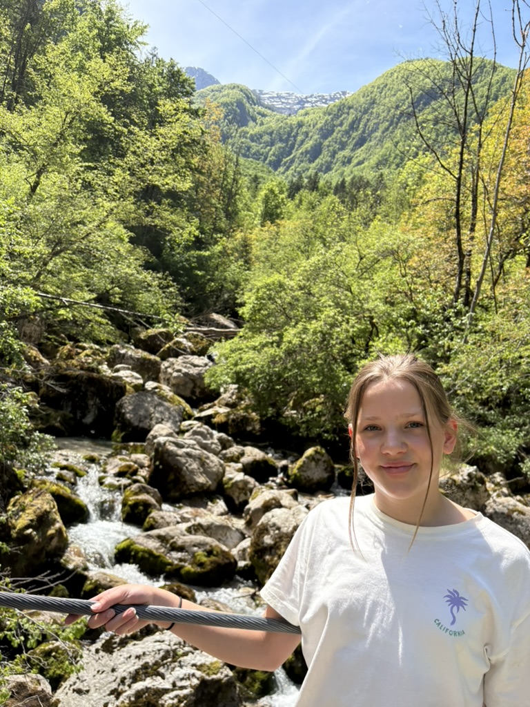 Jolie, oprichter van Knutselbende, in de natuur